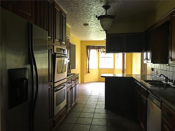 4th image of 407 Asbury St