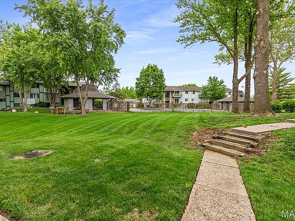2nd image of 1722 Gascony Parc Dr #1722