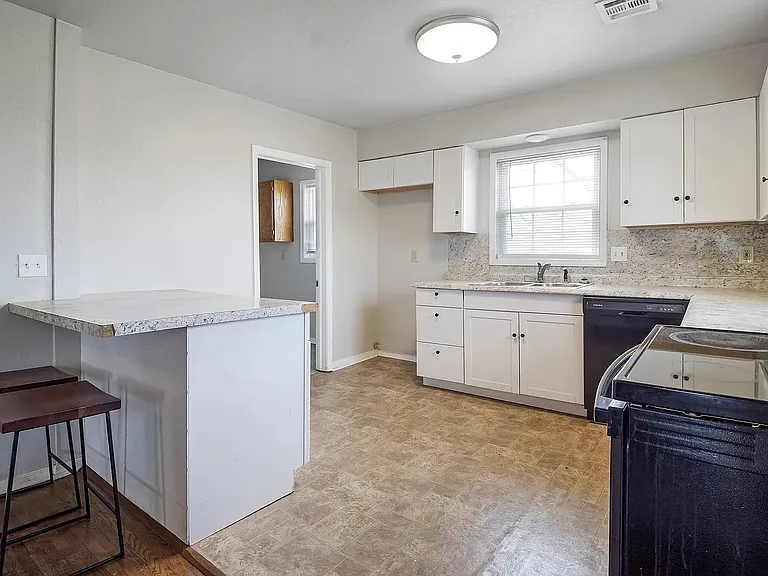 1916 W Union Pl — Photo 10