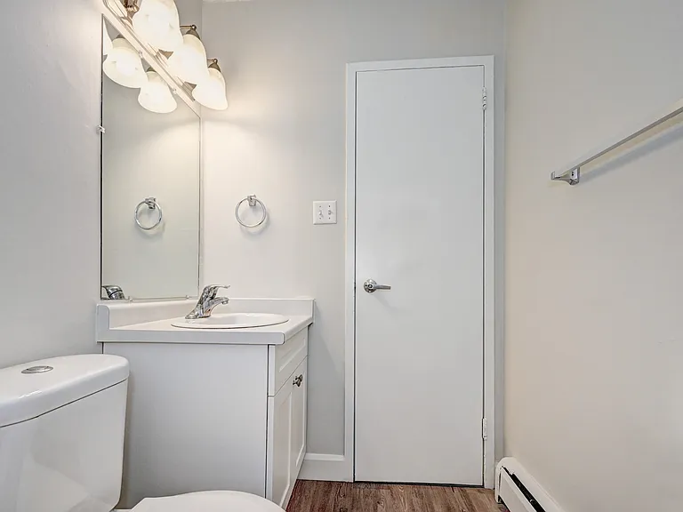 235 Bishop St S — Photo 15