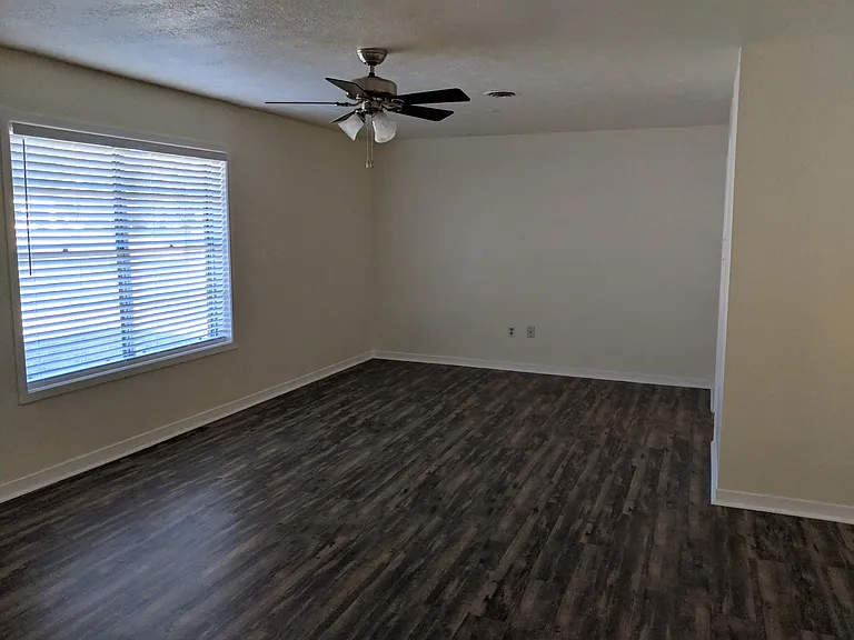 300 Francis Dr — Photo 9