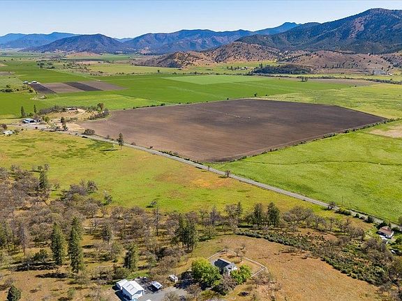 2nd image of 3501-3503 S State Highway 3