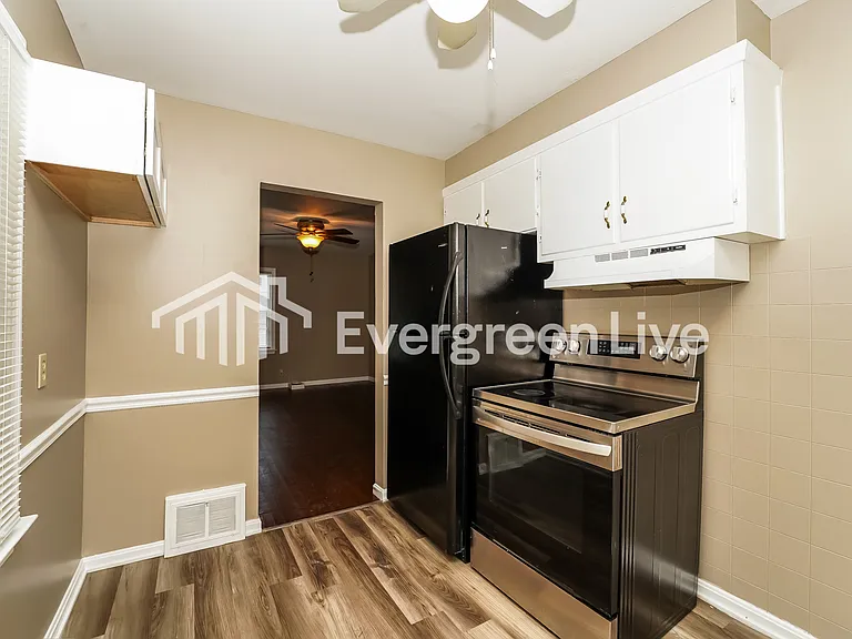 123 E Rosewood Ave — Photo 5