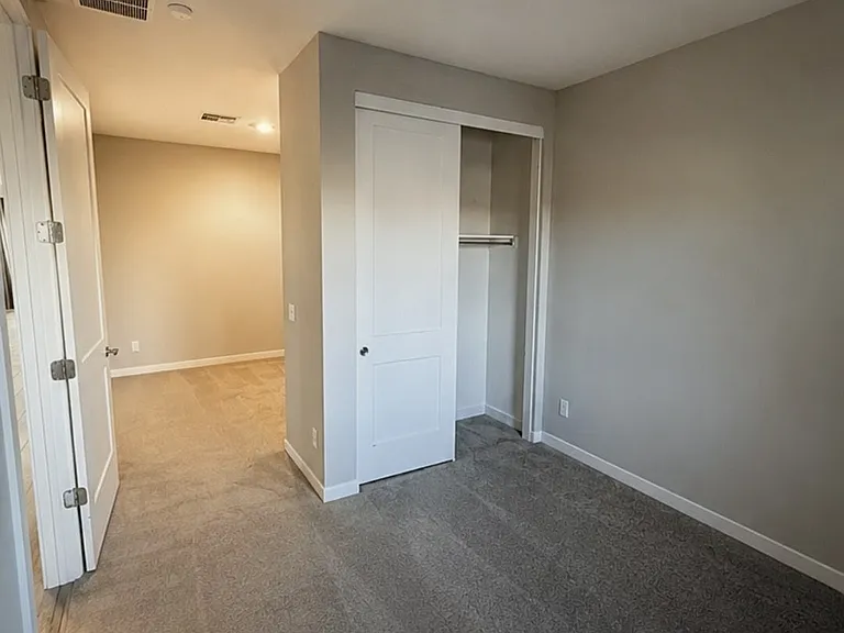 1376 E Avenida Isabela — Photo 5