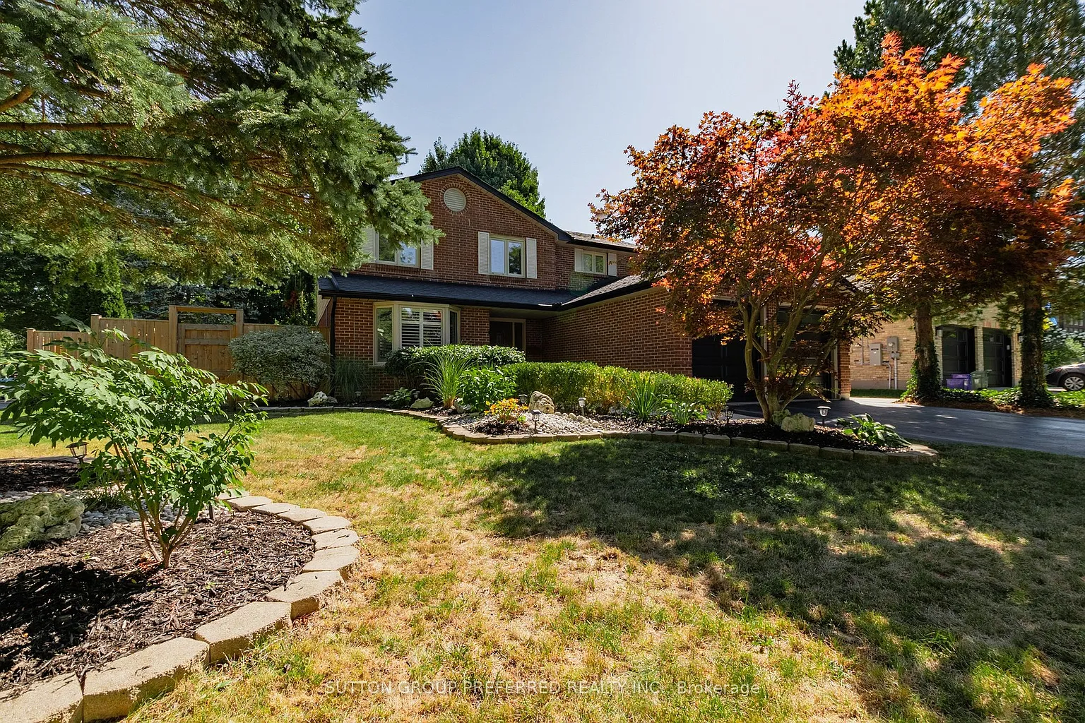 1680 Phillbrook Cres photo 1