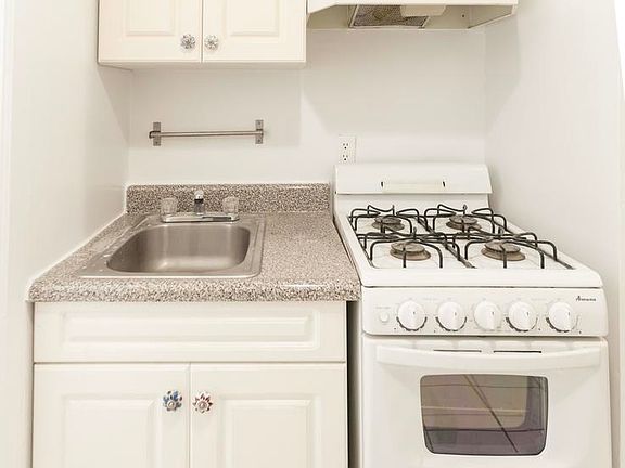 4th image of 414 E 58th St Front 2E