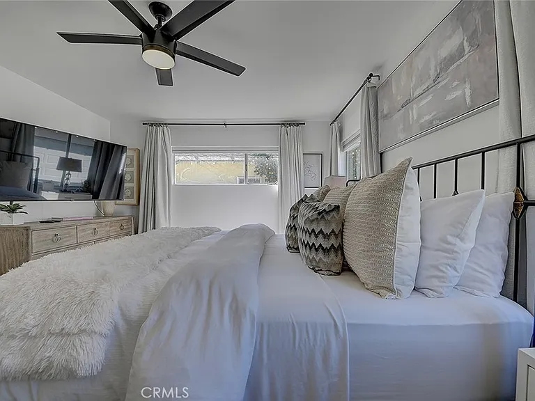 444 N Shattuck Pl — Photo 40