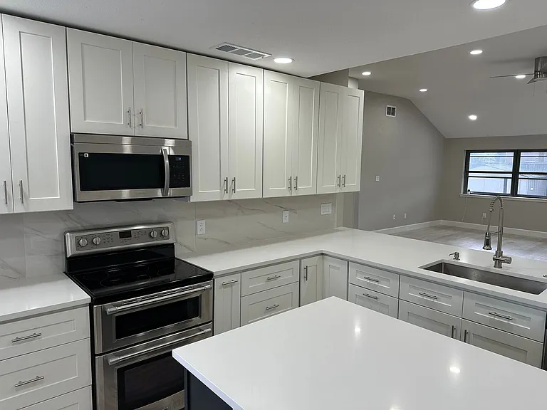 2415 Amber Hill Ln — Photo 10