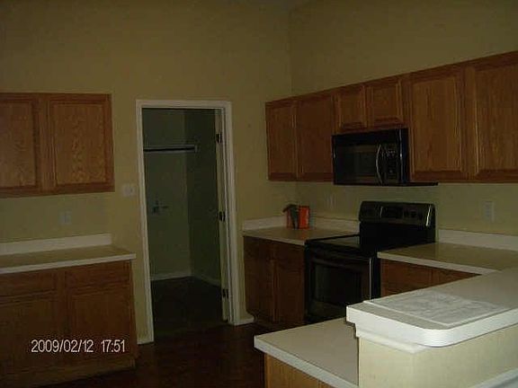 5th image of 421 Deer Lake Dr