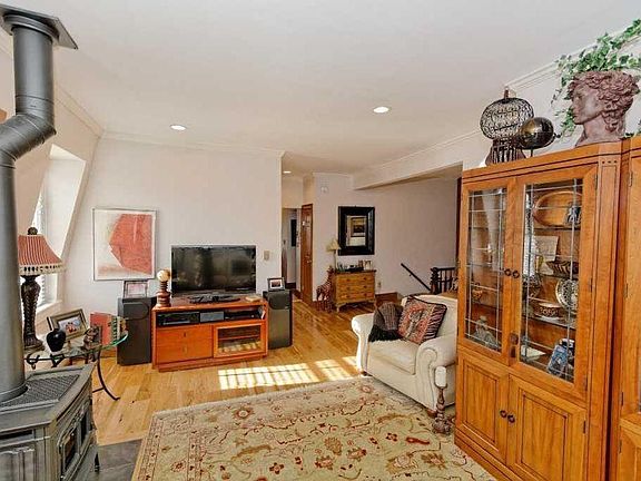 5th image of 25 Clinton St Floor 3