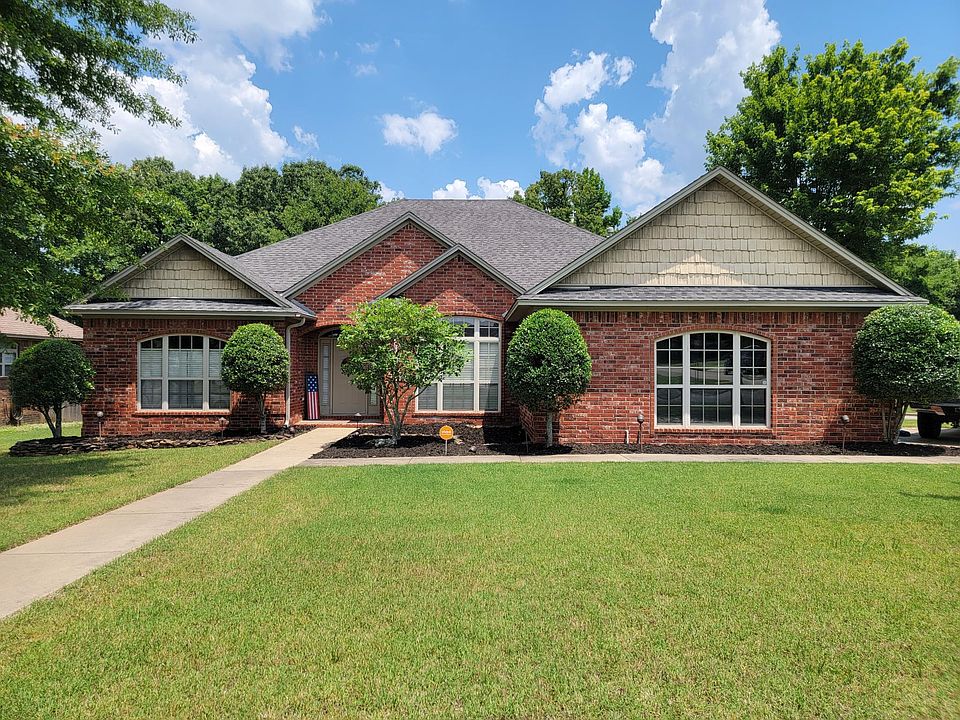 1st image of 217 Thornwood Ln