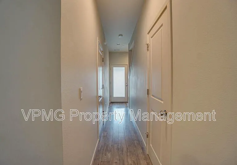 137 N 44th Pl — Photo 10