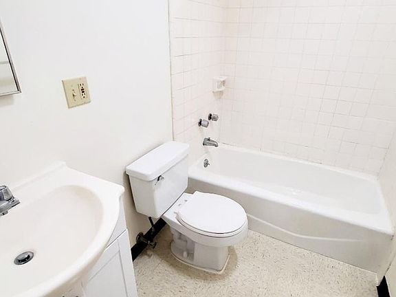 5th image of 2558 Date St #D406