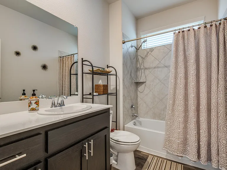 2152 Miramar Dr — Photo 5