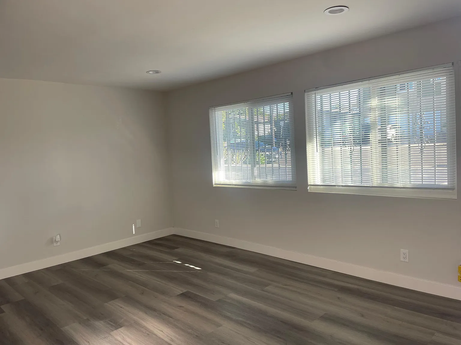 2 bed, 900 sqft, $3,295 — Photo 3
