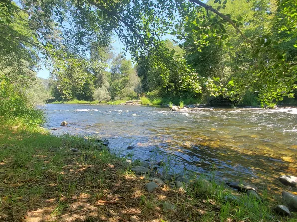 1090 Dunlap Rd, Jacksonville, OR 97530