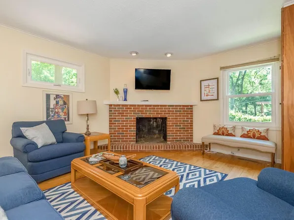 212 W 97th St, Kansas City, MO 64114