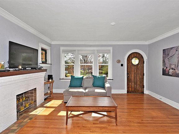 3rd image of 1133 Moorlands Dr