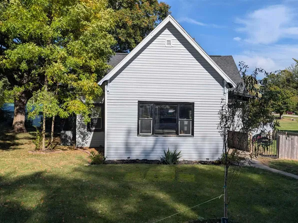 307 N Washington St, Colfax, IN 46035