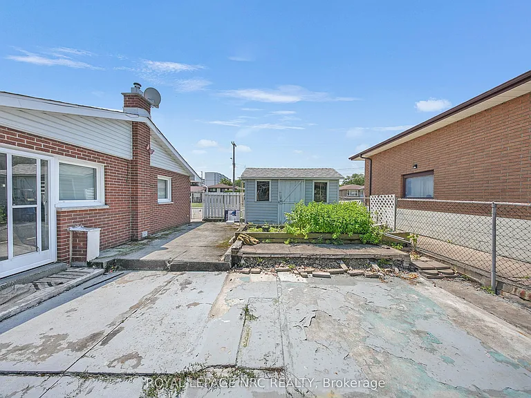 35 Eugene St — Photo 40