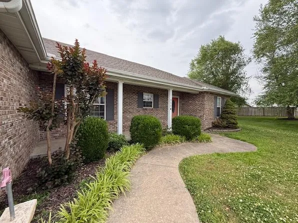 1114 Daffodil St, Sikeston, MO 63801