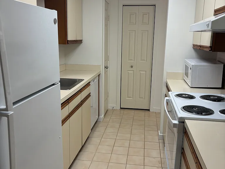1414 Whitney Ave #G1 — Photo 3