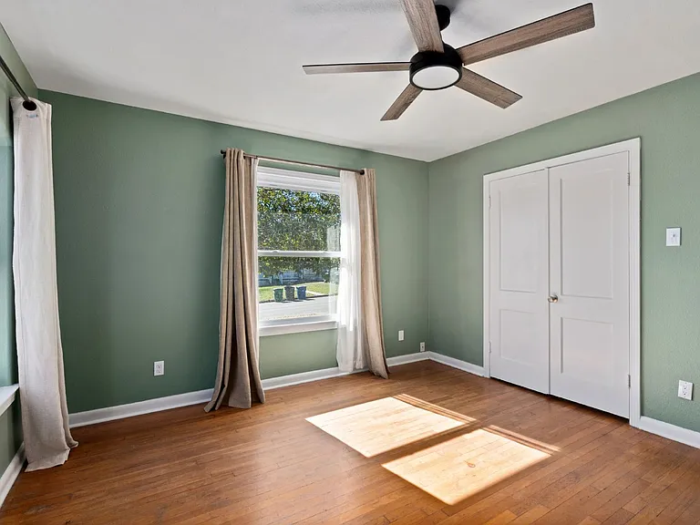 431 Irvington Dr — Photo 16