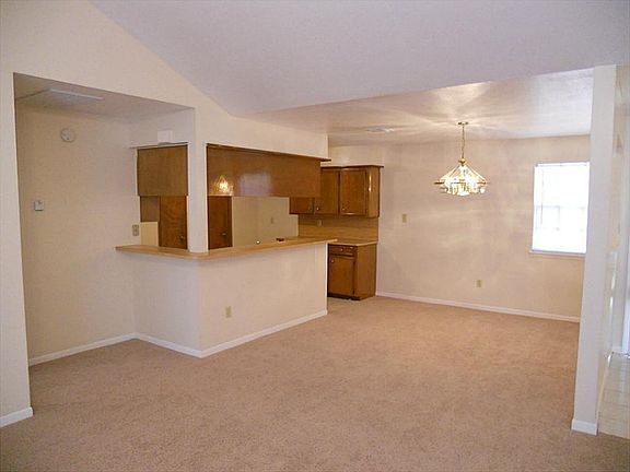3rd image of 714 Canyon Garden Dr