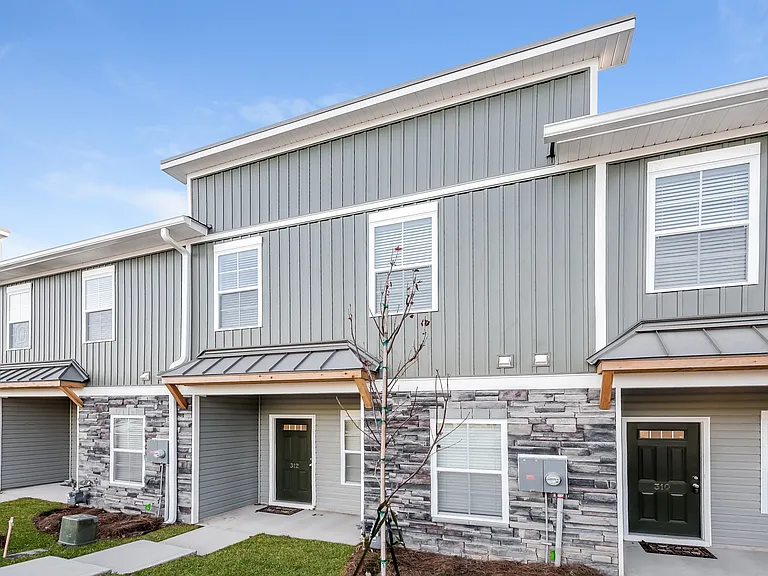 312 High Grove Way — Photo 3
