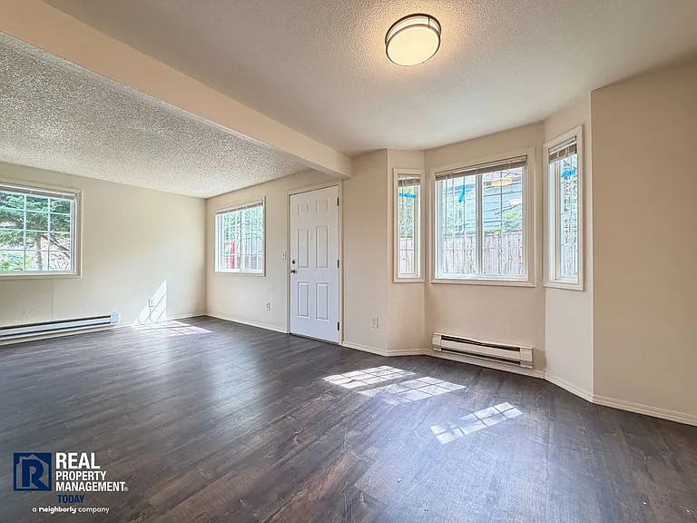 630-632 S State St Tacoma — Photo 11