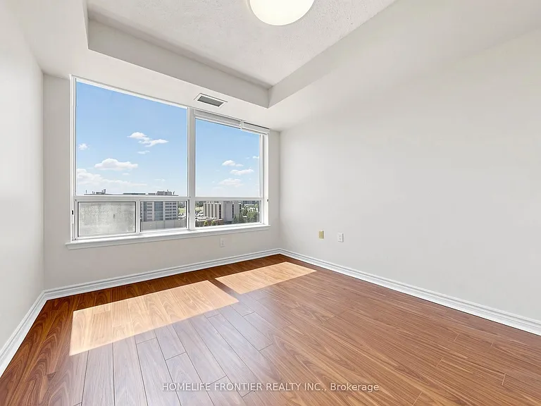 9017 Leslie St #LPH117 — Photo 10