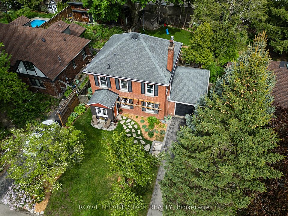 1st image of 13 Tweedsmuir Ave