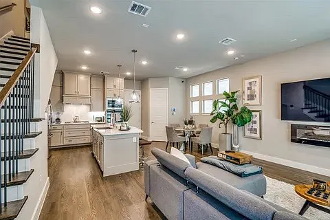 8052 Ingram Dr — Photo 6