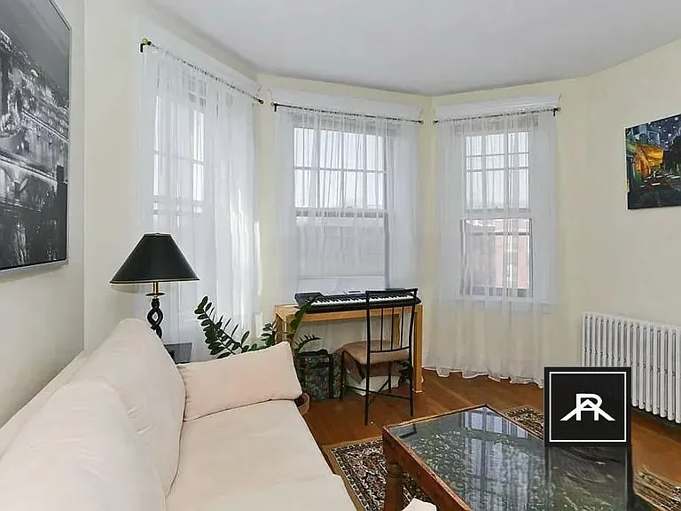 2 bed, 1.0 bath, $2,800 — Photo 4