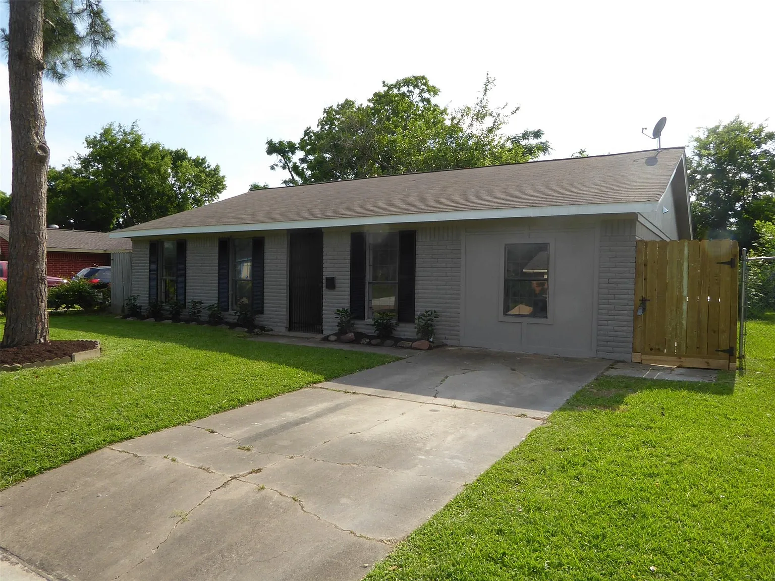 4 bed, 1.5 bath, 1469 sqft, $1,650 — Photo 2