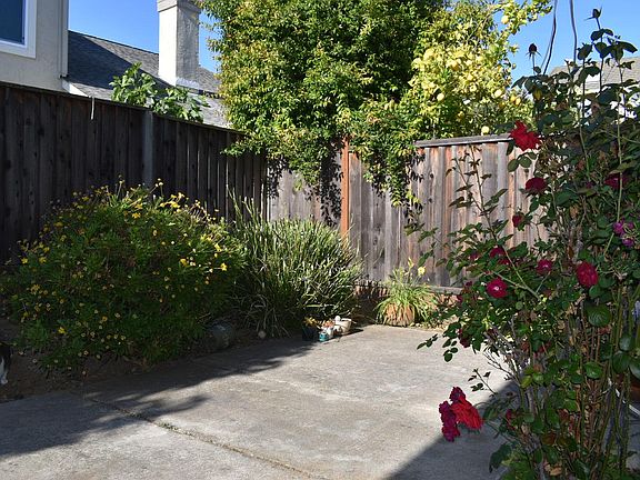 3rd image of 20722 Garden Place Ct