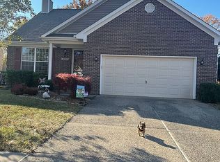4731 Oak Pointe Dr, Louisville, KY 40245
