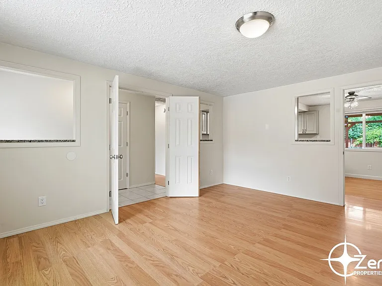 12719 NE 10th Ave — Photo 12