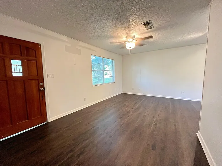 409 La Bradford Dr — Photo 7