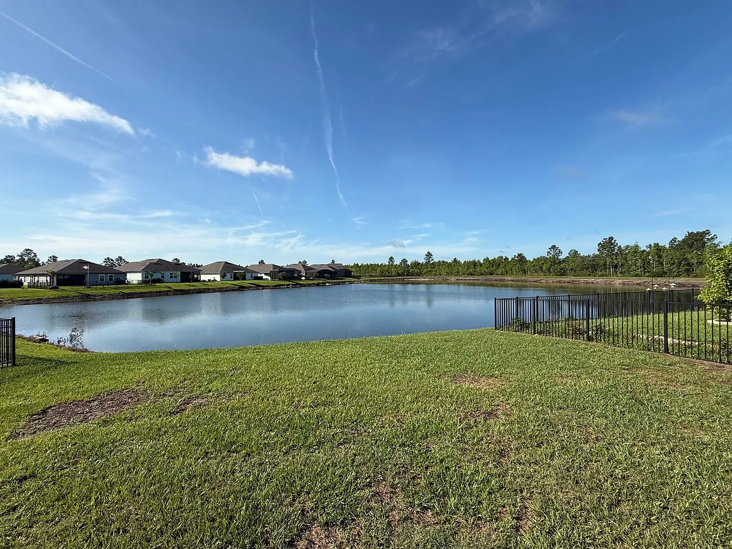 Large 5 Bedroom, 3 Bathroom Single Family Home — Photo 4