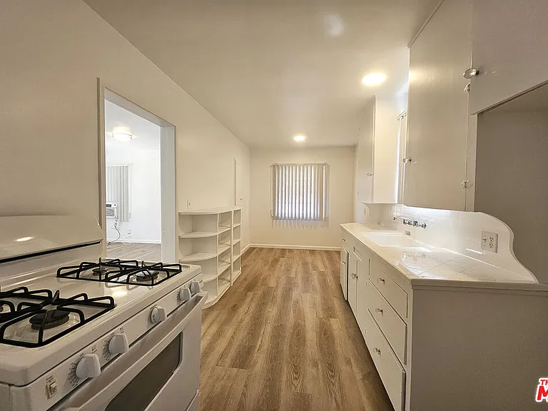 1341 N Keystone St — Photo 9
