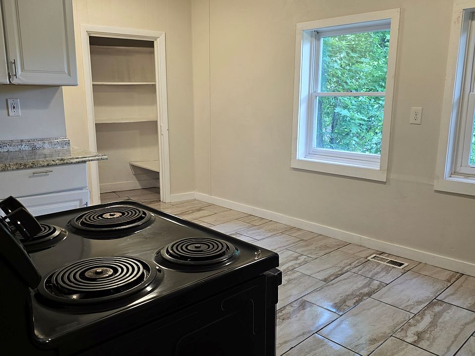 1st image of 75 2nd Ave APT 1