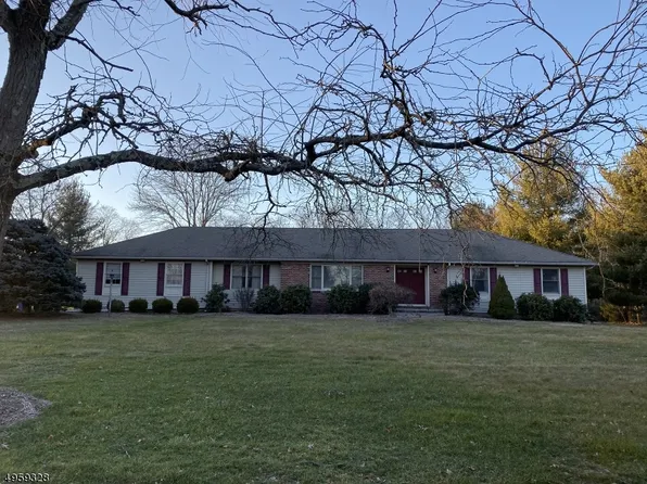 34 Hoagland Dr, Belle Mead, NJ 08502