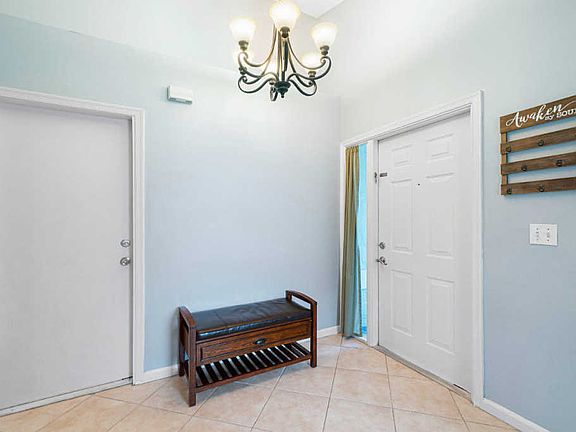 5th image of 1049 Fairfax Cir W