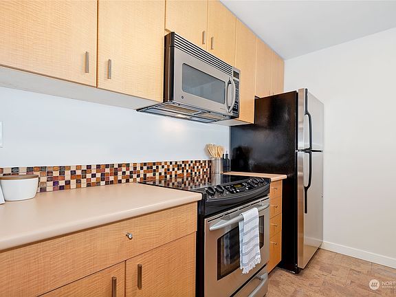 4th image of 1700 Bellevue Avenue #202