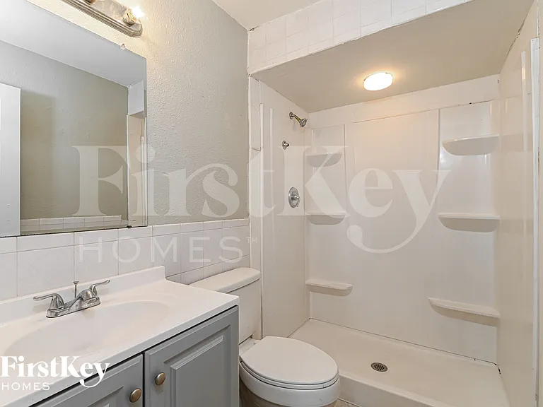 401 NE 15th Ave — Photo 17