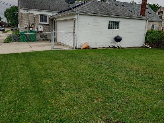 4th image of 18131 Oak Ave