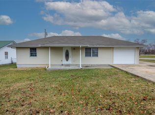 1113 Lacy Dr, Lebanon, MO 65536