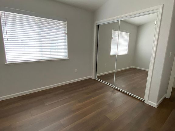 4th image of 2204 Flores St #B