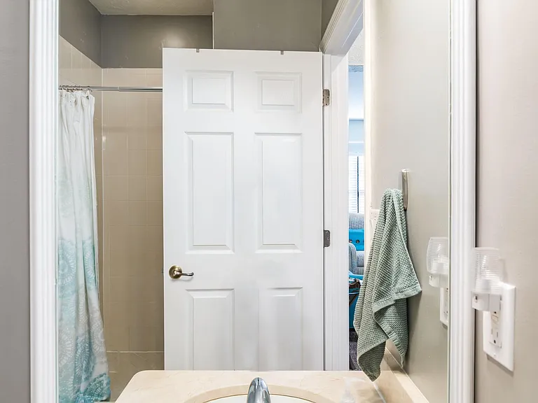 250 Westlawn Dr #605 — Photo 13